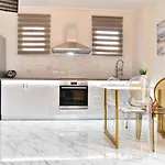 Villa Sunrise Luxury Pool PalaiónTsiflíkion