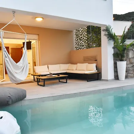 Sunrise Luxury Pool Villa PalaiónTsiflíkion
