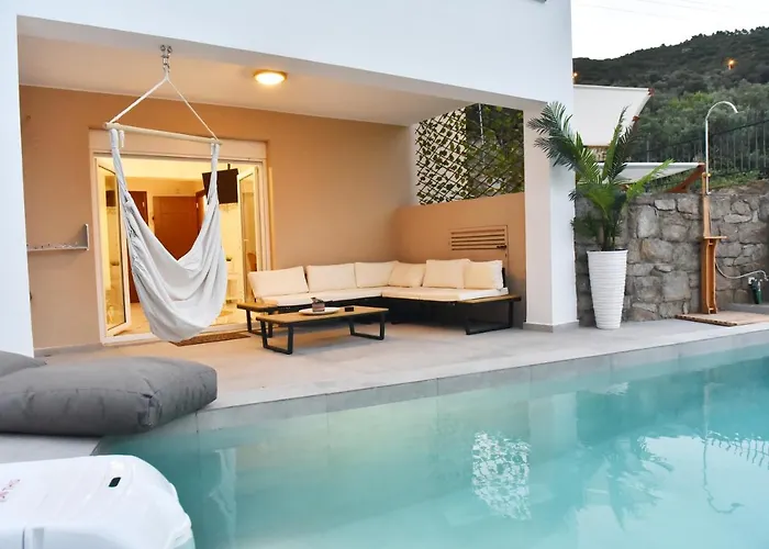 Sunrise Luxury Pool Villa PalaiónTsiflíkion